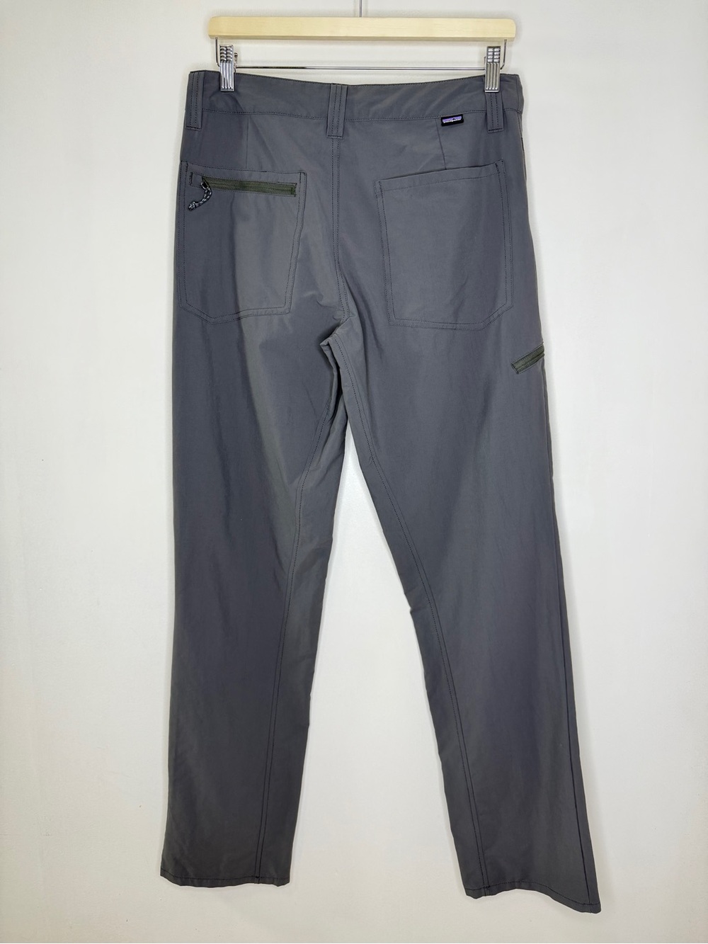 Patagonia Lightweight Hiking Cargo Pants Mens W30 Gray Activewear Outdoor